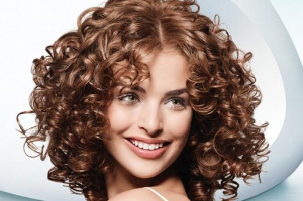 Химическая завивка волос: крупные локоны на средние волосы. Пошаговая инструкция, фото. Как укладывать и восстанавливать волосы