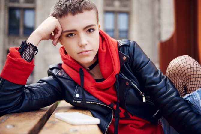 короткая детская челка