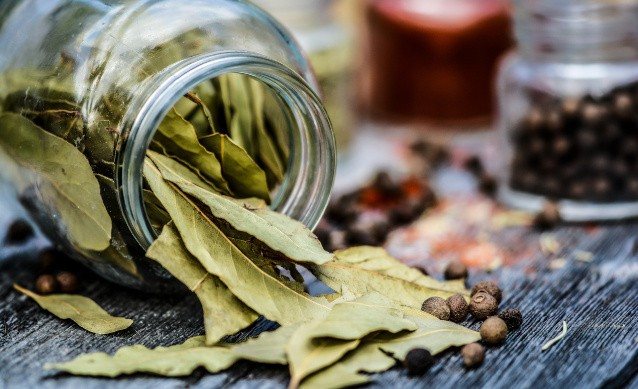 Лавровый лист для роста и от выпадения волос