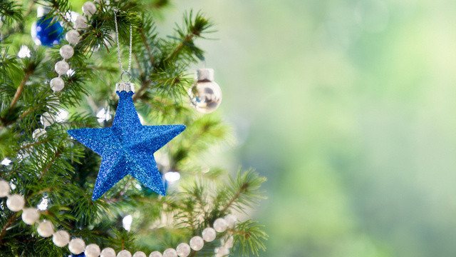 Как сделать елку из мишуры своими руками: из ватмана, проволоки и конфет