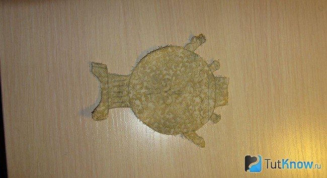 Вырезанная из ткани фигурка самовара